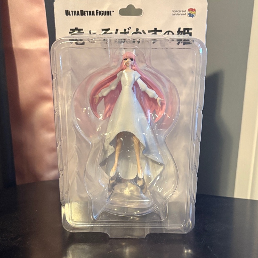 Ultra Detail anime Figure belle never opened